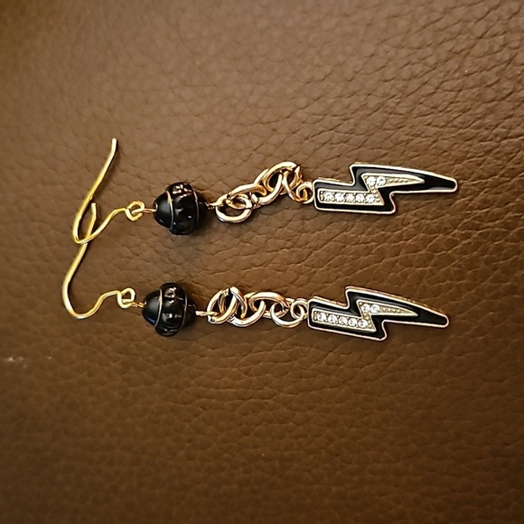 Handmade Trendy Black Lightning Bolt Earrings - Picture 2 of 4